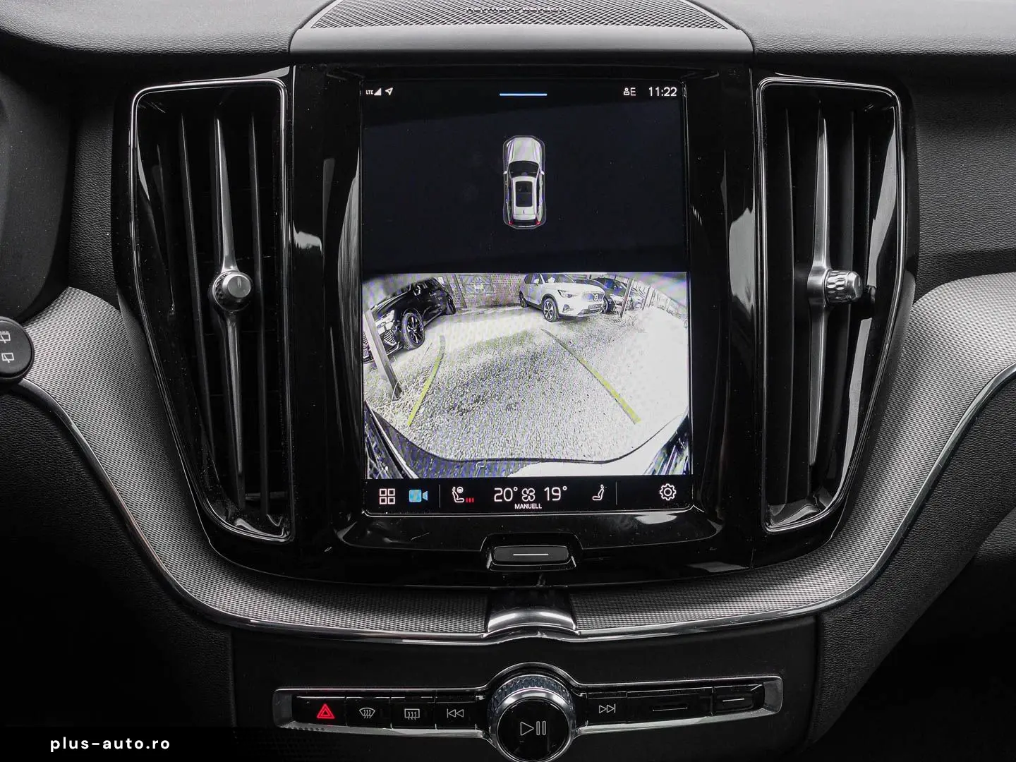 VOLVO XC60 Plus Dark Recharge Plug-In Hybrid AWD T6 Tw