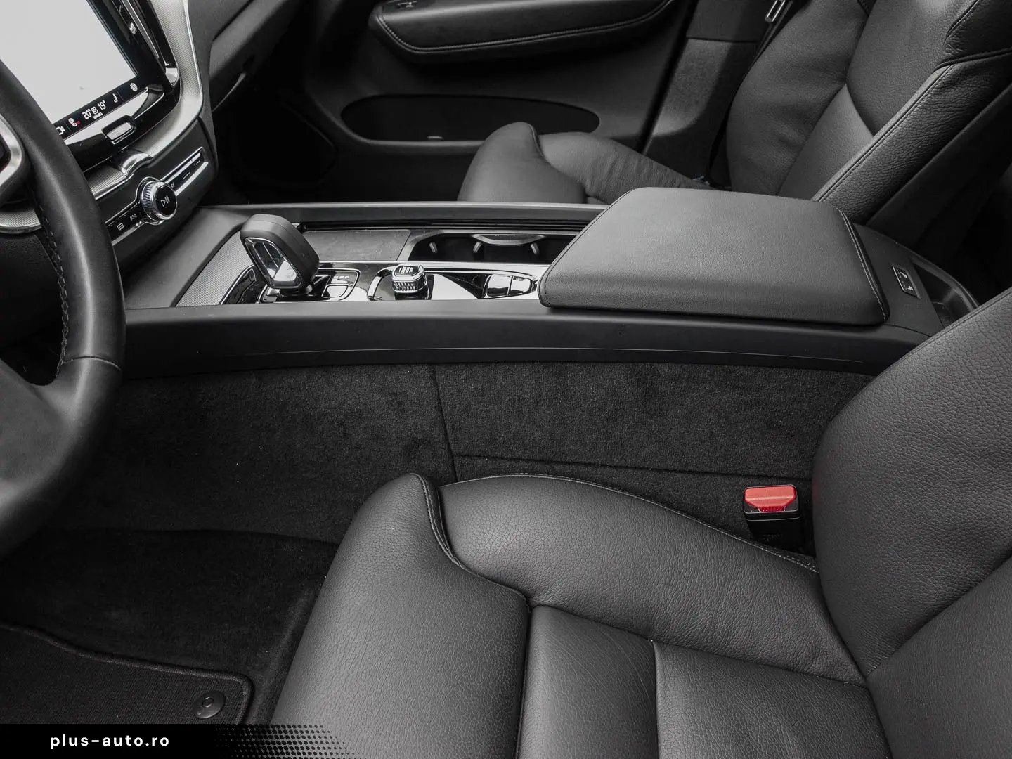 VOLVO XC60 Plus Dark Recharge Plug-In Hybrid AWD T6 Tw