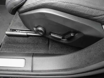 VOLVO XC60 Plus Dark Recharge Plug-In Hybrid AWD T6 Tw