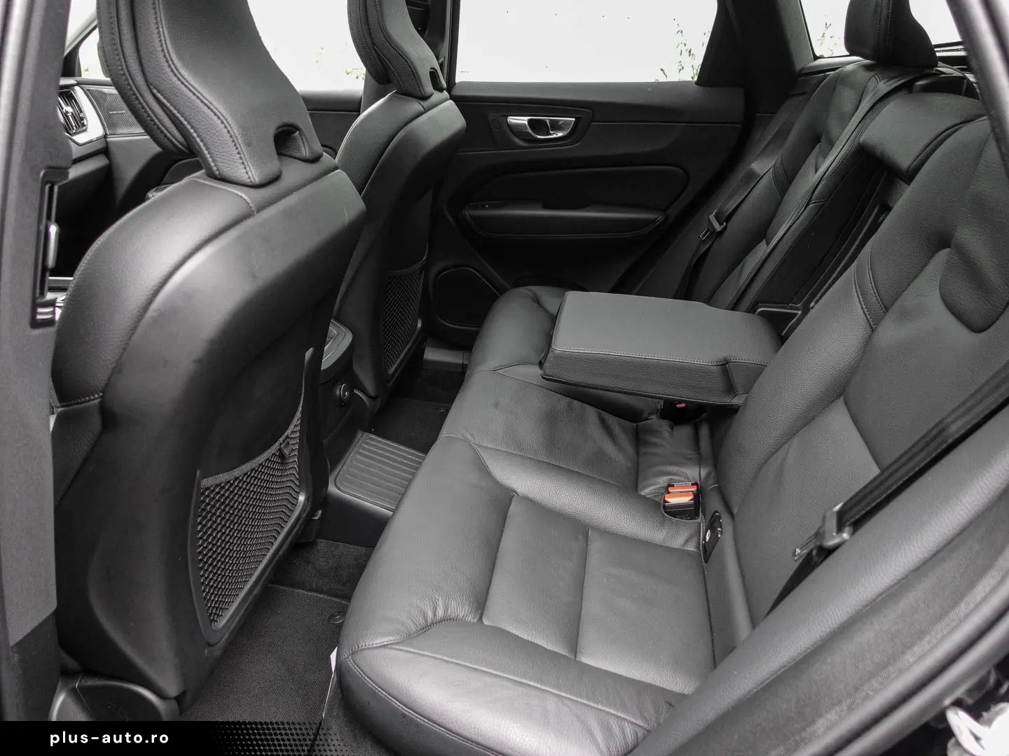 VOLVO XC60 Plus Dark Recharge Plug-In Hybrid AWD T6 Tw