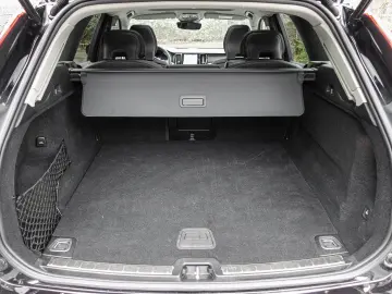 VOLVO XC60 Plus Dark Recharge Plug-In Hybrid AWD T6 Tw