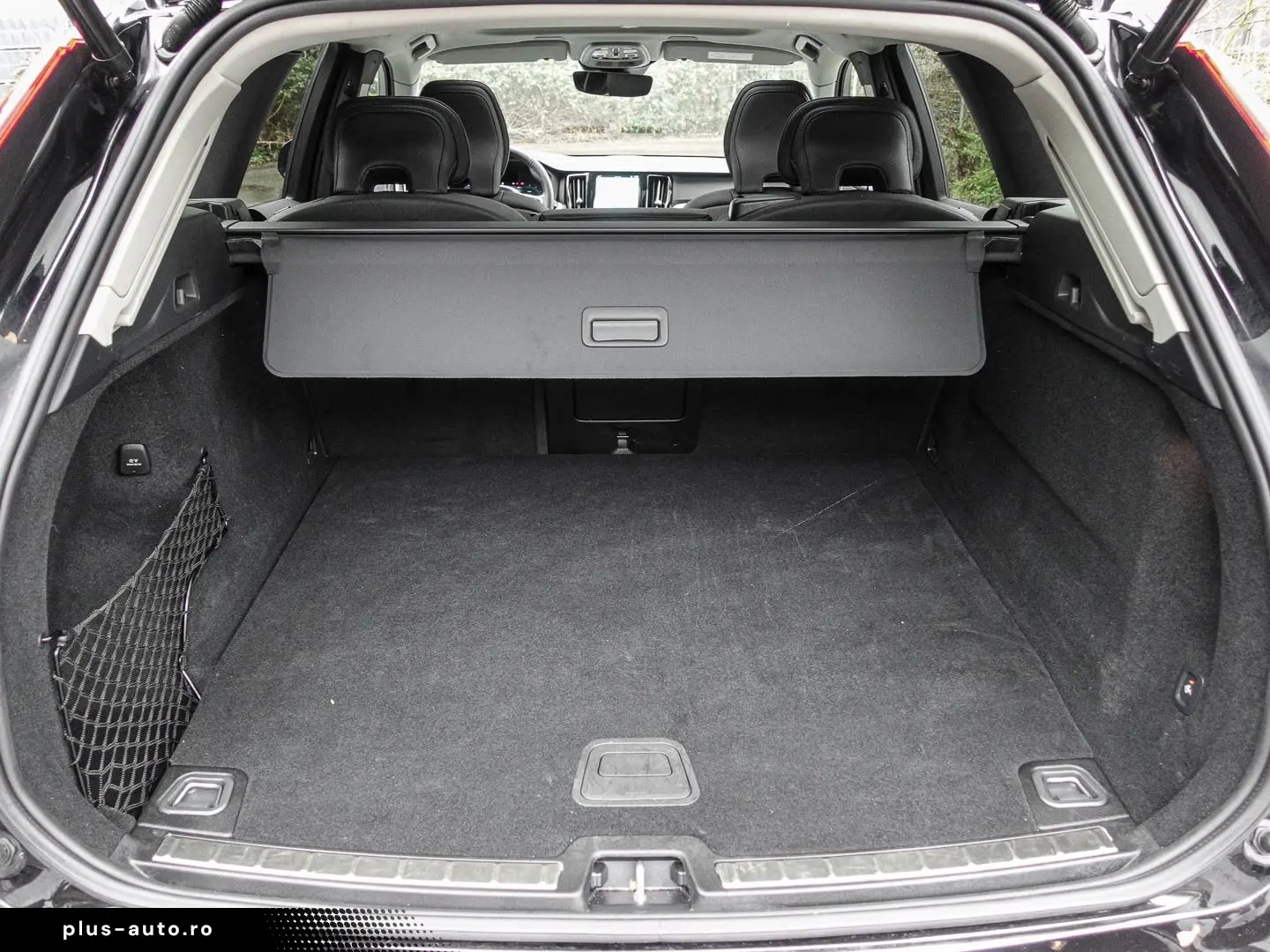 VOLVO XC60 Plus Dark Recharge Plug-In Hybrid AWD T6 Tw