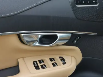 VOLVO XC90 T8 AWD Ultimate Bright AHK PANO