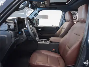 Toyota Land Cruiser VX HIBRID - 7 LOCURI