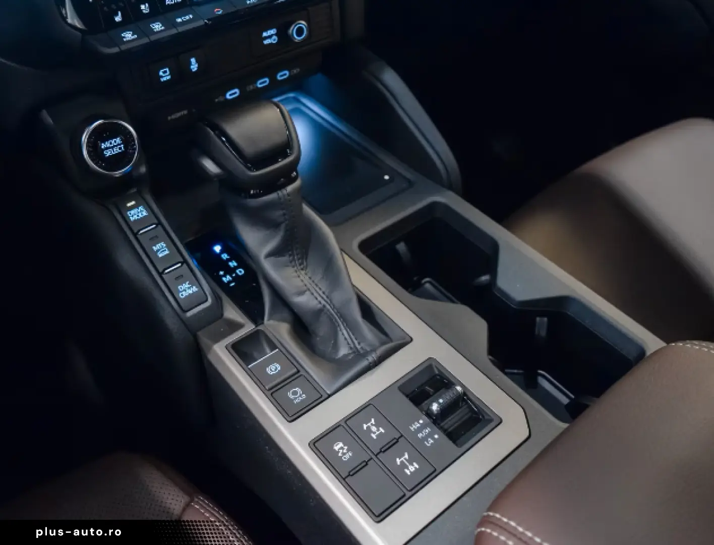 Toyota Land Cruiser VX HIBRID - 7 LOCURI