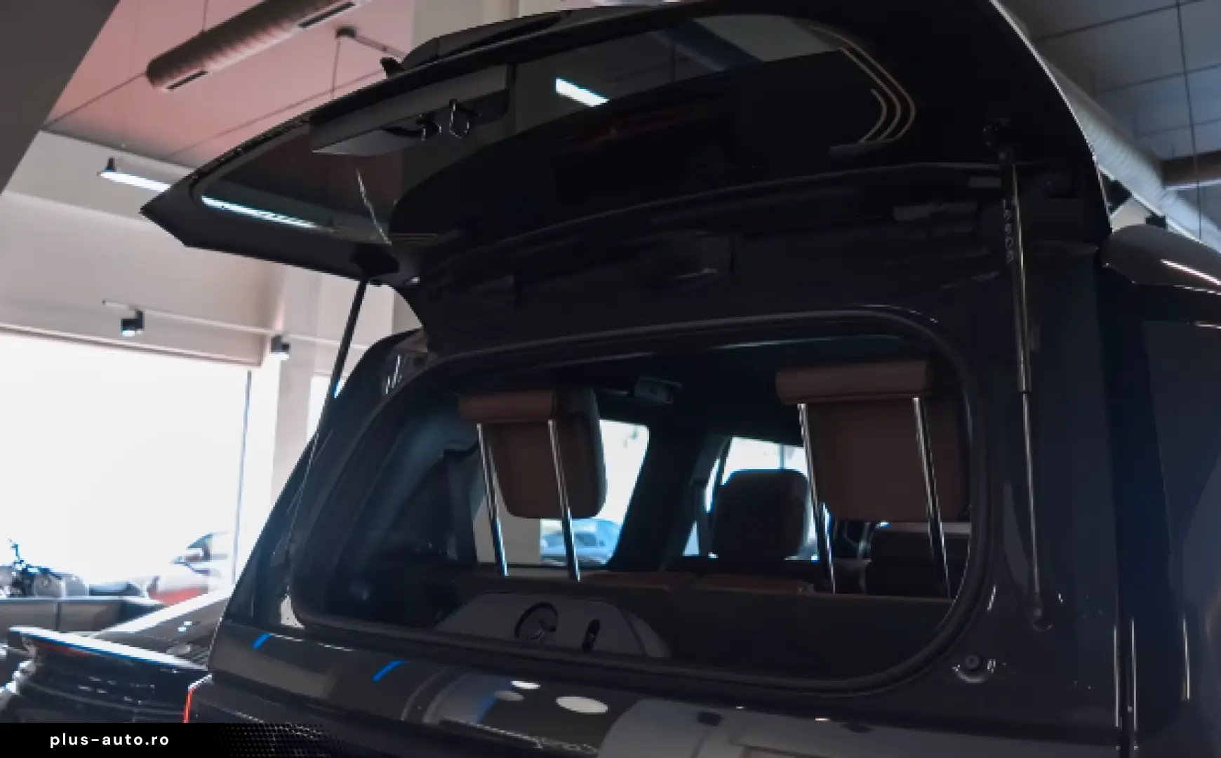 Toyota Land Cruiser VX HIBRID - 7 LOCURI