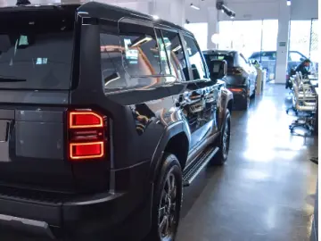 Toyota Land Cruiser VX HIBRID - 7 LOCURI