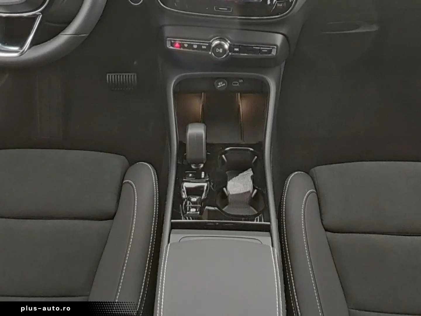 VOLVO XC40 Plus Black Edition 2WD Digitales Cockpit Me