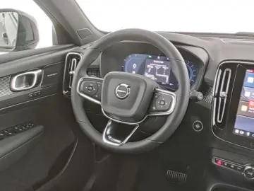 VOLVO XC40 Plus Black Edition 2WD Digitales Cockpit Me