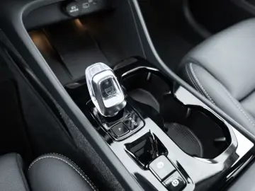 VOLVO XC40 B3 Plus Dark NAVI H K FACEL. LED 360  PANO