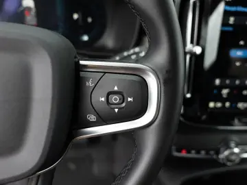 VOLVO XC40 B3 Plus Dark NAVI H K FACEL. LED 360  PANO