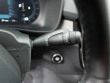 VOLVO XC40 B3 Plus Dark NAVI H K FACEL. LED 360  PANO