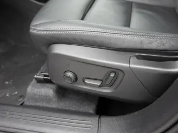 VOLVO XC40 B3 Plus Dark NAVI H K FACEL. LED 360  PANO