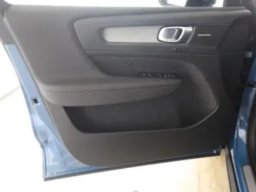 VOLVO XC40 Plus Dark LEDER PANO ACC BLIS 360 PIXEL