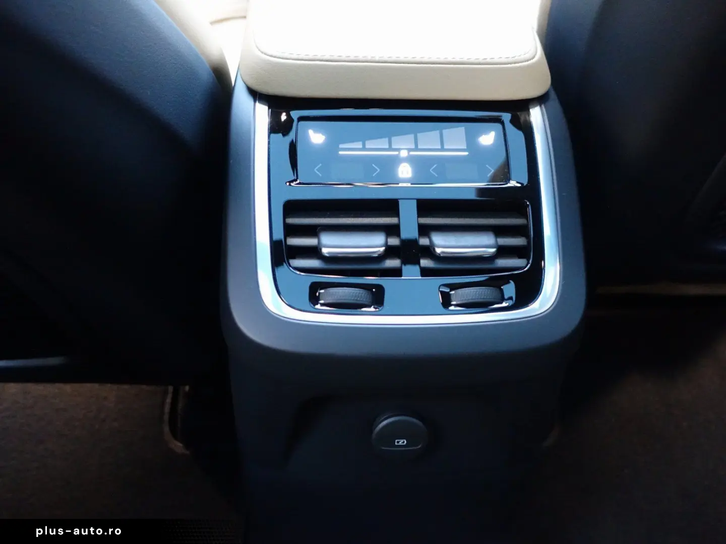 VOLVO XC90 T8 AWD Ultra Dark PANO HUD FOUR-C 360 B&W