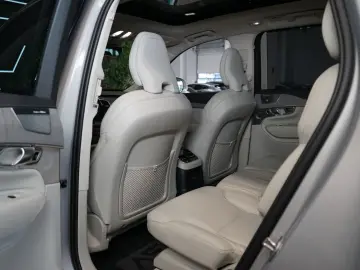 VOLVO XC90 T8 RECHARGE PANO 360 AIR 60.826€ NETTO