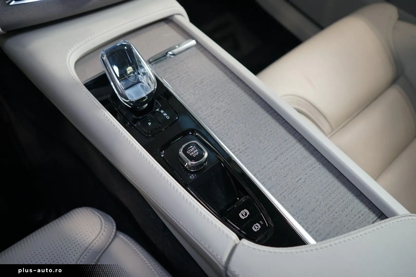 VOLVO XC90 T8 RECHARGE PANO 360 AIR 60.826€ NETTO