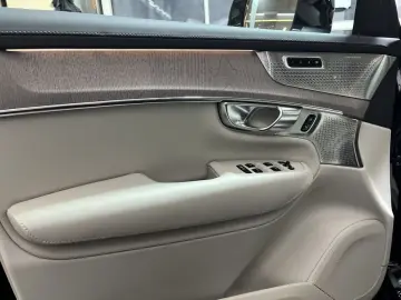 VOLVO XC90 T8 AWD Plug-in Hybrid Ultra Bright