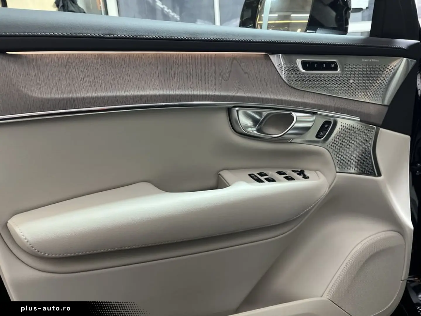 VOLVO XC90 T8 AWD Plug-in Hybrid Ultra Bright