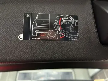 VOLVO XC90 T8 AWD Plug-in Hybrid Ultra Bright