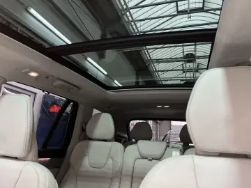 VOLVO XC90 T8 AWD Plug-in Hybrid Ultra Bright