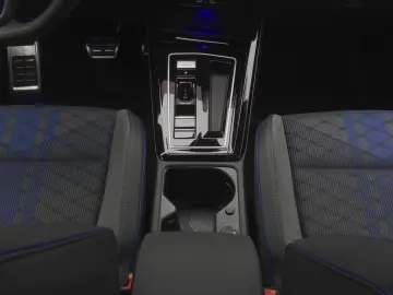 VW Golf VIII R 2.0 TSI 4Motion  IQ.LIGHT ACC 8-fach