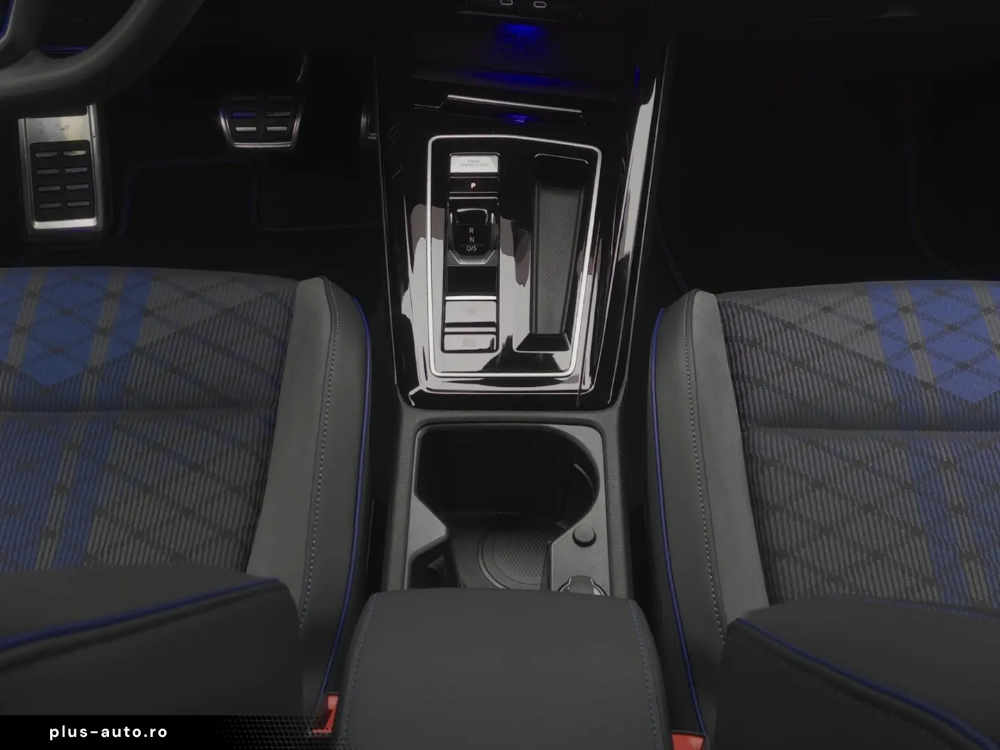 VW Golf VIII R 2.0 TSI 4Motion  IQ.LIGHT ACC 8-fach