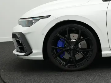 VW Golf VIII R 2.0 TSI 4Motion  IQ.LIGHT ACC 8-fach