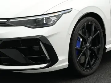 VW Golf VIII R 2.0 TSI 4Motion  IQ.LIGHT ACC 8-fach