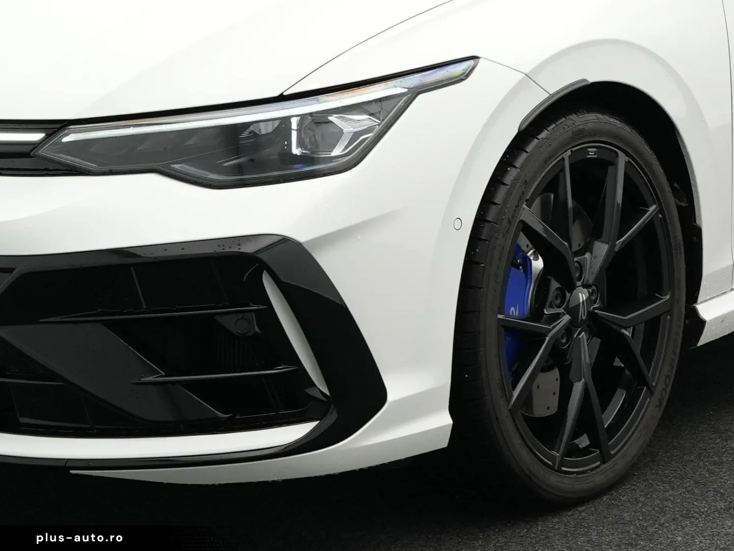 VW Golf VIII R 2.0 TSI 4Motion  IQ.LIGHT ACC 8-fach