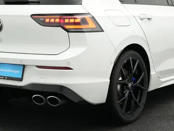 VW Golf VIII R 2.0 TSI 4Motion  IQ.LIGHT ACC 8-fach