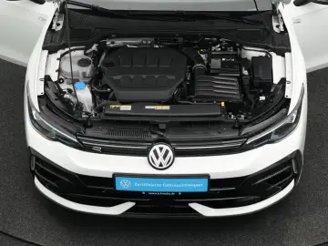 VW Golf VIII R 2.0 TSI 4Motion  IQ.LIGHT ACC 8-fach
