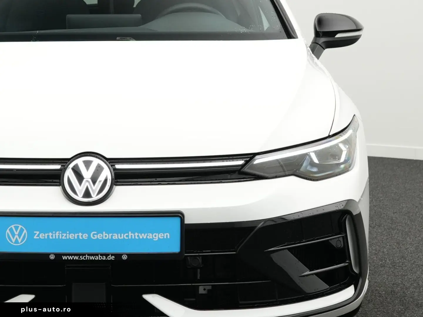 VW Golf VIII R 2.0 TSI 4Motion  IQ.LIGHT ACC 8-fach