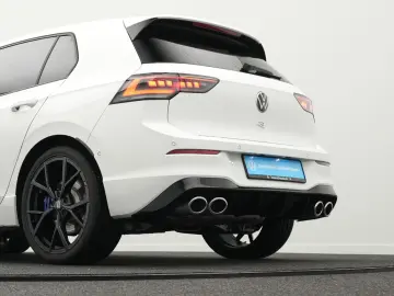 VW Golf VIII R 2.0 TSI 4Motion  IQ.LIGHT ACC 8-fach
