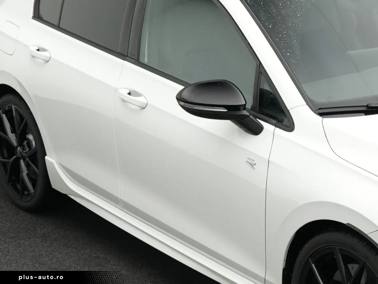 VW Golf VIII R 2.0 TSI 4Motion  IQ.LIGHT ACC 8-fach