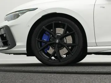 VW Golf VIII R 2.0 TSI 4Motion  IQ.LIGHT ACC 8-fach