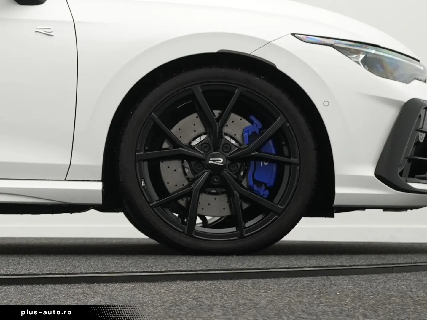 VW Golf VIII R 2.0 TSI 4Motion  IQ.LIGHT ACC 8-fach