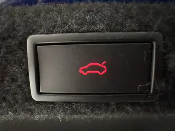 SKODA Octavia Lim. Sportline 4x4 LED StHz HuD ACC ViCO