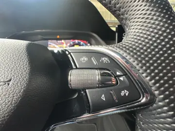 SKODA Octavia Lim. Sportline 4x4 LED StHz HuD ACC ViCO