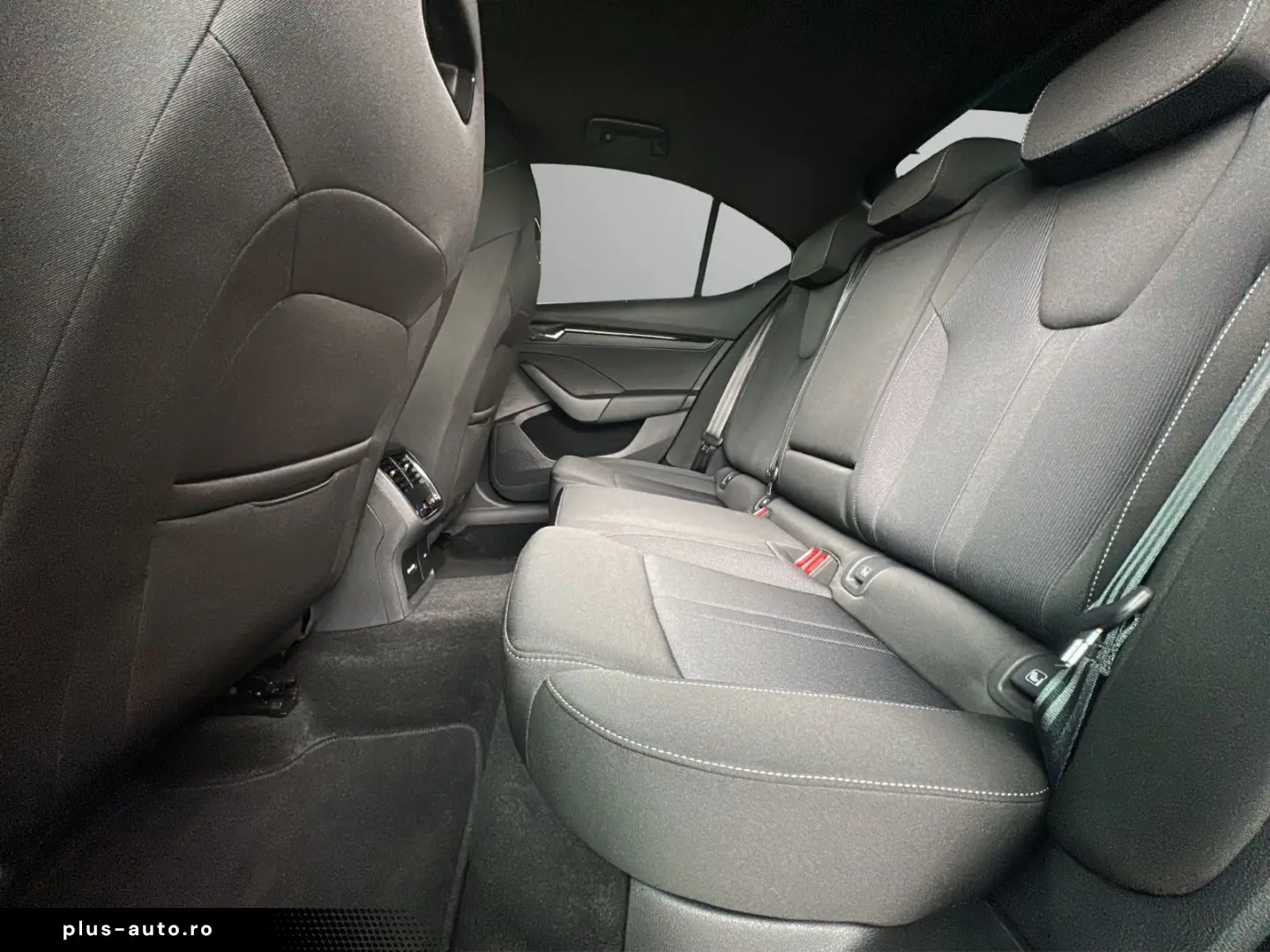 SKODA Octavia Lim. Sportline 4x4 LED StHz HuD ACC ViCO