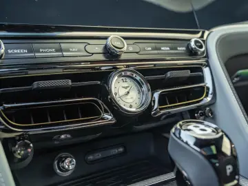 BENTLEY Flying Spur Mulliner   BESPOKE 2-Tone