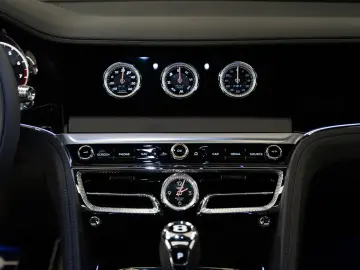 BENTLEY Flying Spur Azure V8