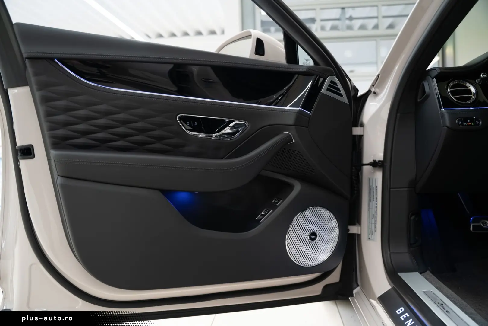 BENTLEY Flying Spur Azure V8