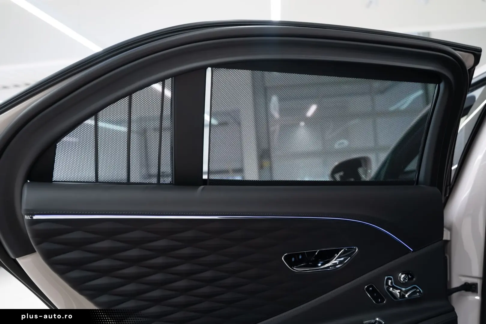 BENTLEY Flying Spur Azure V8