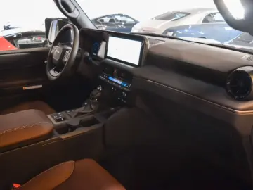 Toyota Land Cruiser VX HIBRID - 7 LOCURI