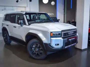 Toyota Land Cruiser VX HIBRID - 7 LOCURI