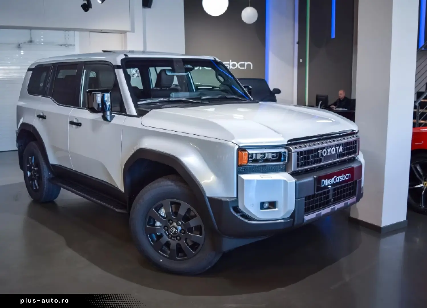 Toyota Land Cruiser VX HIBRID - 7 LOCURI