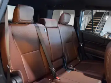 Toyota Land Cruiser VX HIBRID - 7 LOCURI