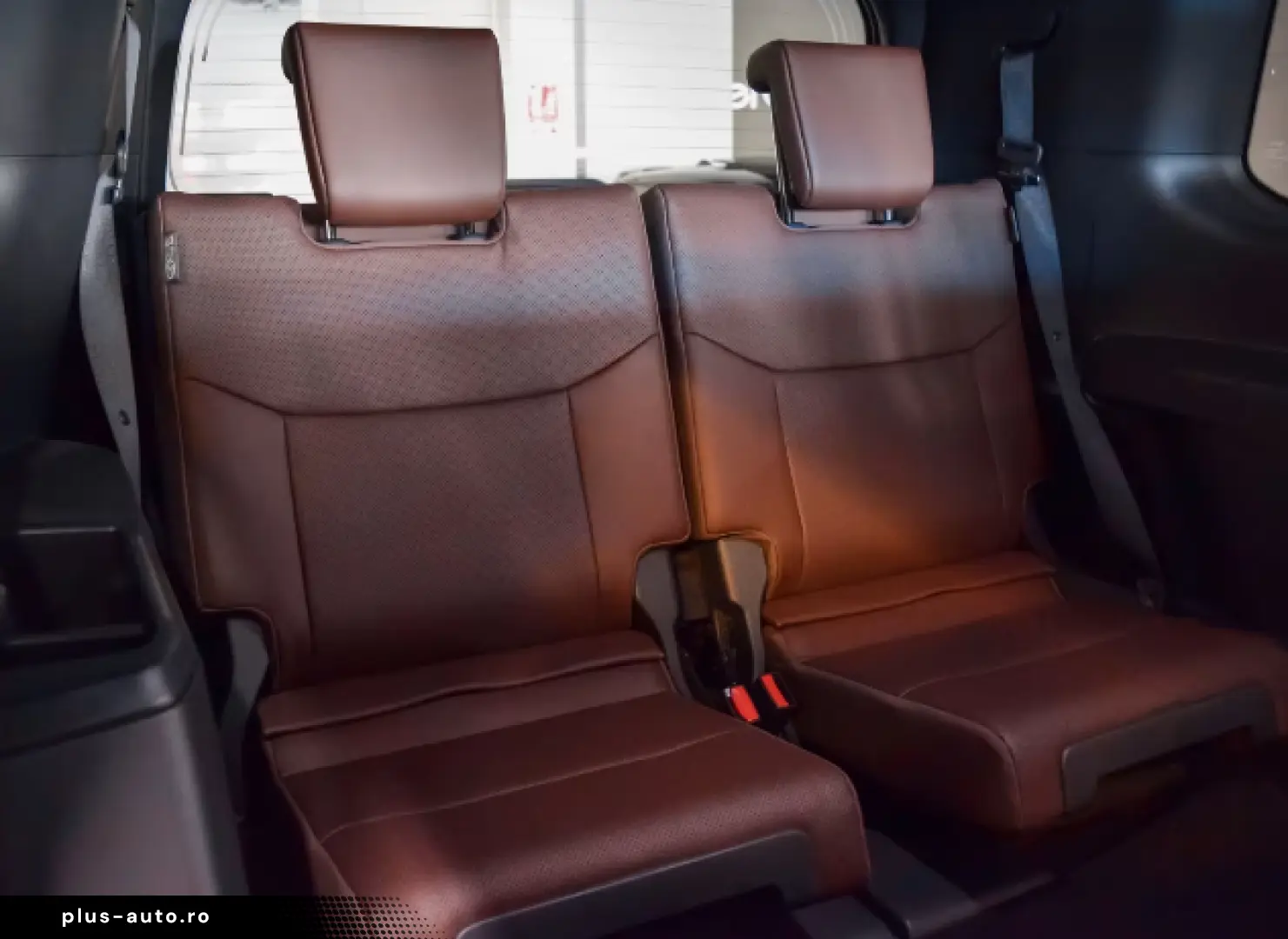 Toyota Land Cruiser VX HIBRID - 7 LOCURI