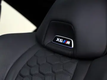BMW X6 M Competition Sky Lounge Carbon Soft AHK TV